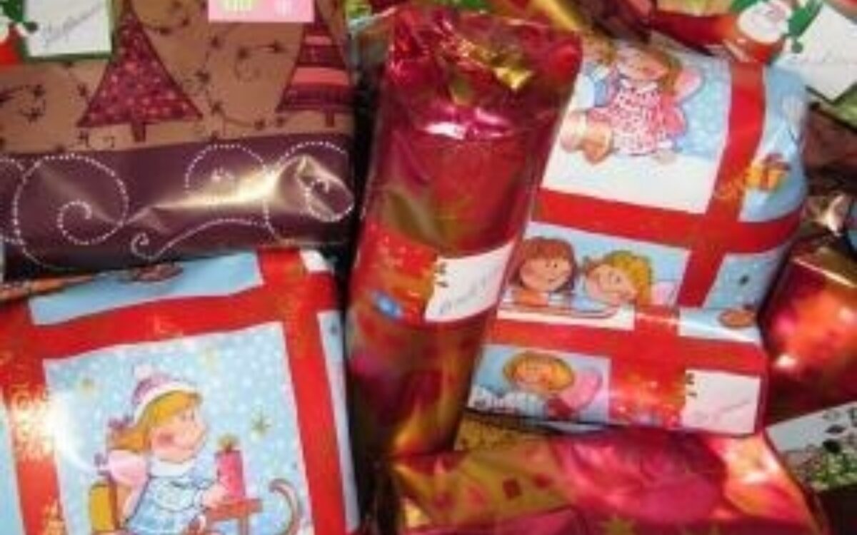 1605944272weihnachtsgeschenke nimkenja pixelio de 1605944272weihnachtsgeschenke nimkenja pixelio de